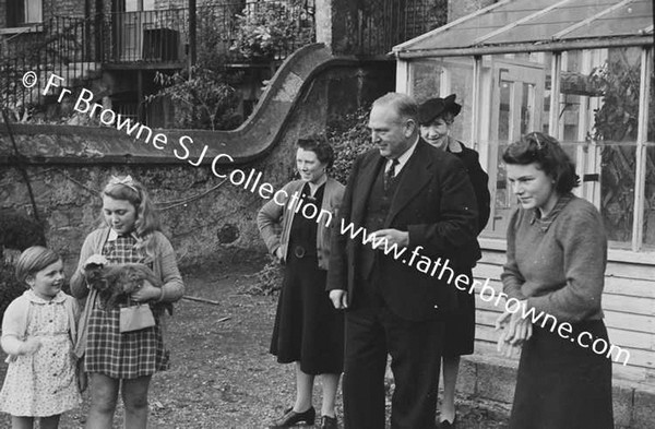 DR.ROBERT(ROBBIE) O'MEARA & FAMILY AT 81 PEMBROKE ROAD INCL MRS MCDONNELL (MARY O'M)